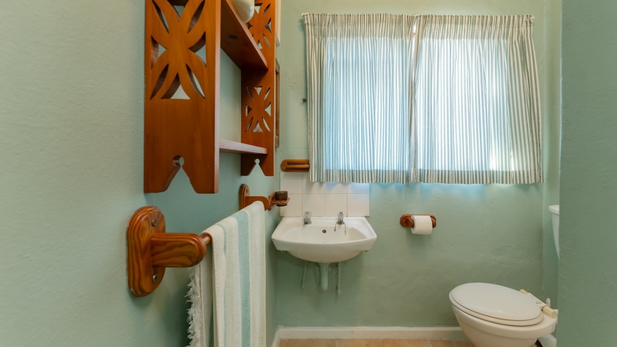 7 Bedroom Property for Sale in Struisbaai Western Cape